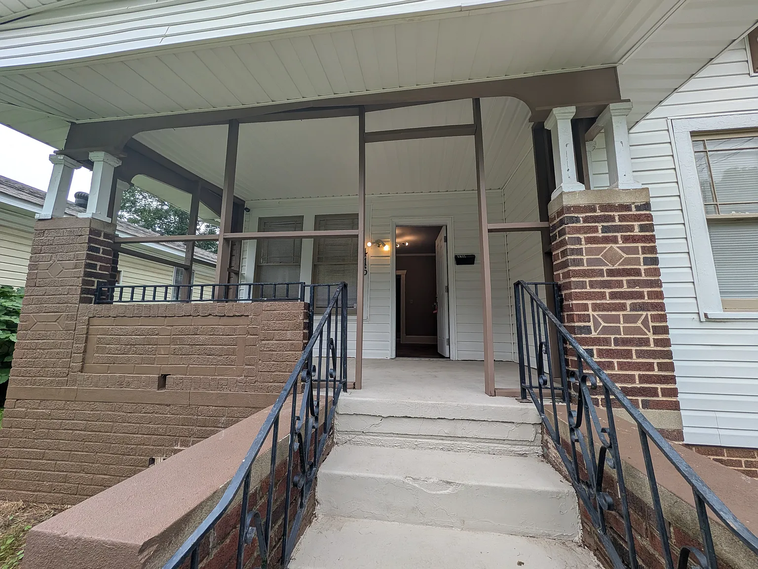 3 bed, 1384 sqft, $1,200 — Photo 2