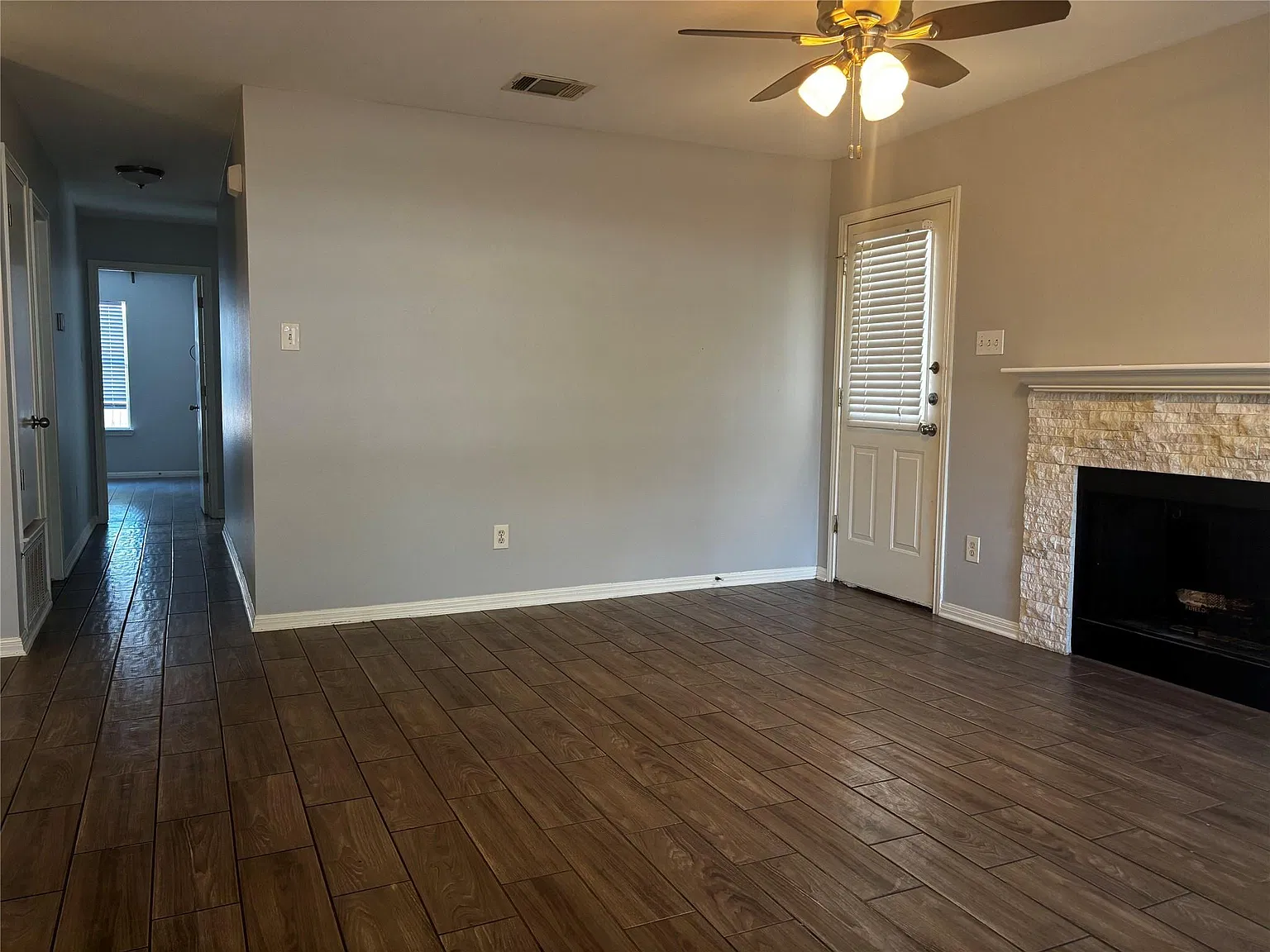 3 bed, 2.0 bath, 1941 sqft, $1,695 — Photo 3
