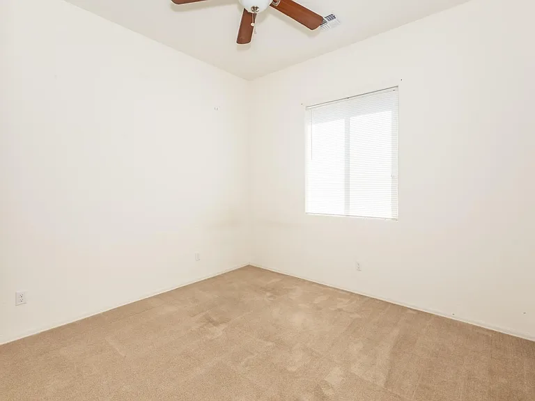 4511 N Dryden St — Photo 16