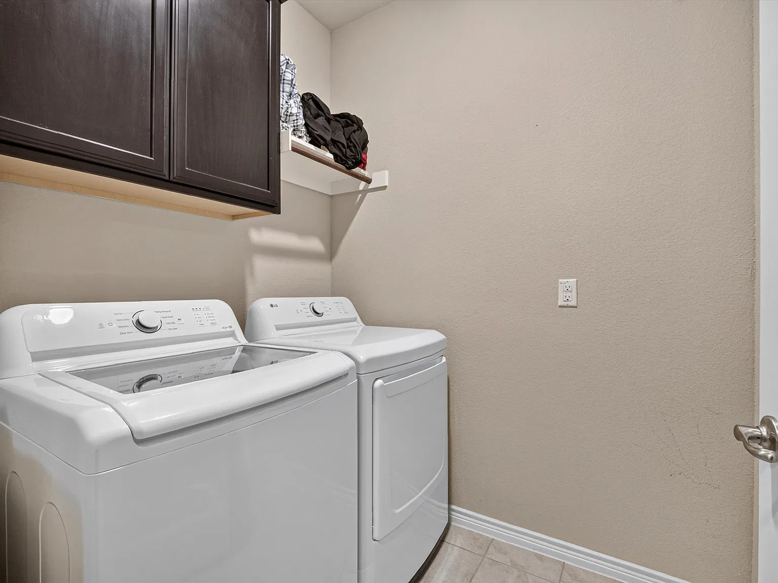 3 bed, 2025 sqft, $2,600 — Photo 4