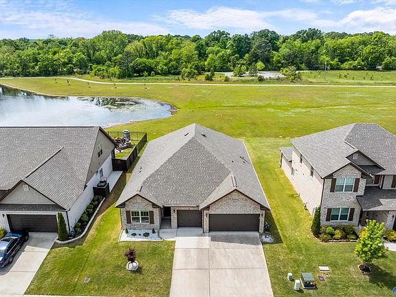 2nd image of 212 Jubilee Cir
