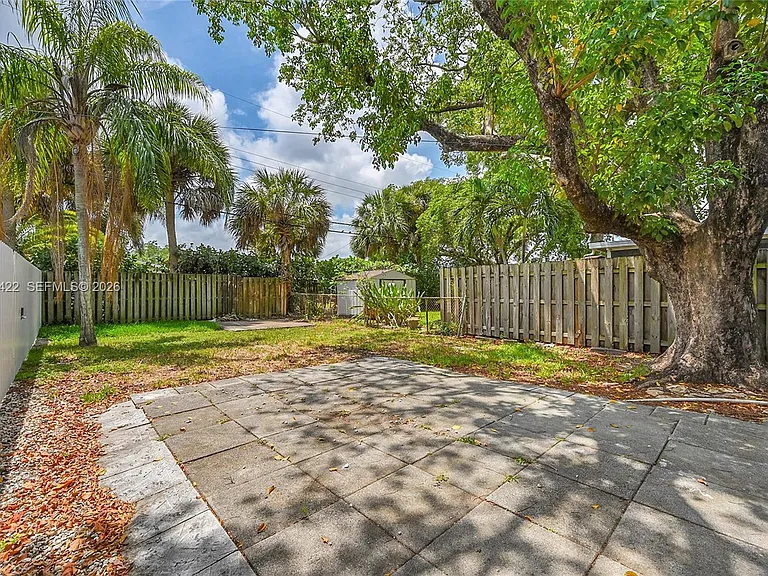 808 SW 12th Ct #808 — Photo 32