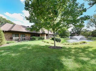 3955 Mission Hills Rd APT B, Northbrook, IL 60062