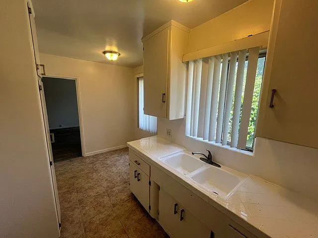 3867 Potomac Ave. — Photo 19