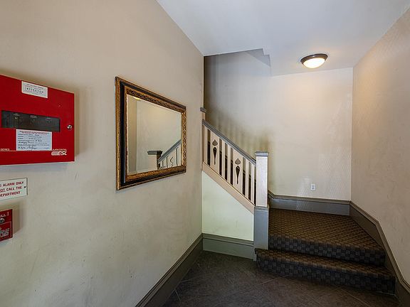 4th image of 1000 Oak St #4