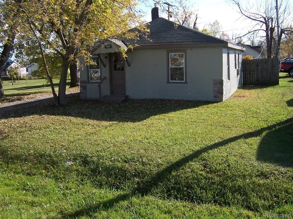 3255 Harrington Rd, Port Huron, MI 48060