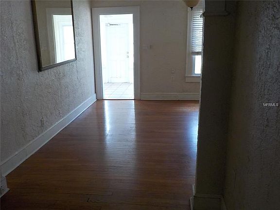 4th image of 1900 Oglesby Ave
