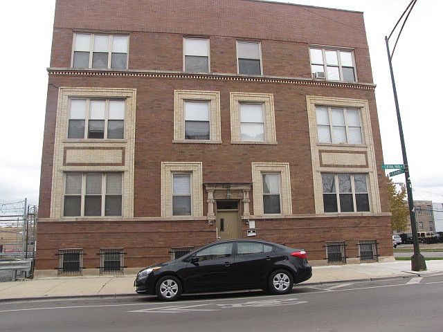 1st image of 3554 W Flournoy St Unit 3W