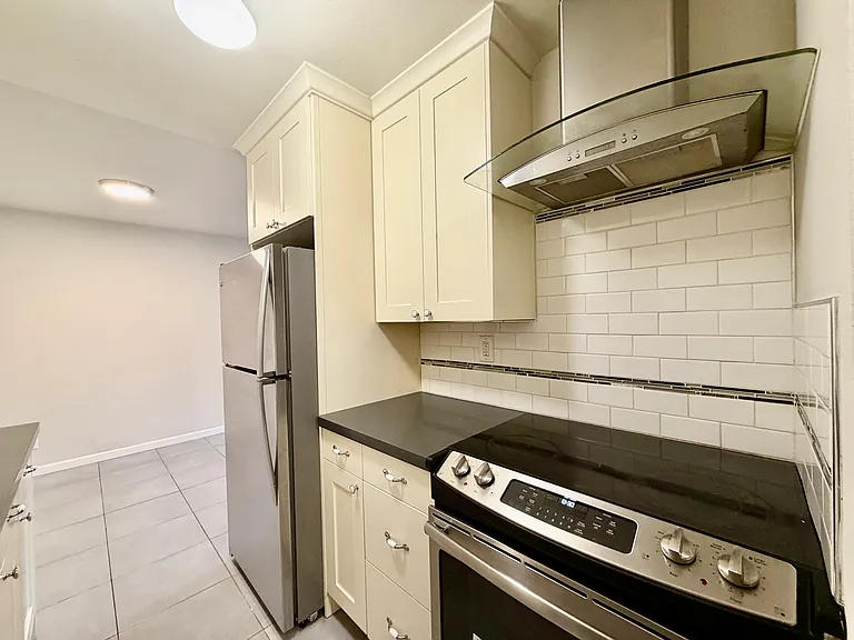 382 Adams Street — Photo 13