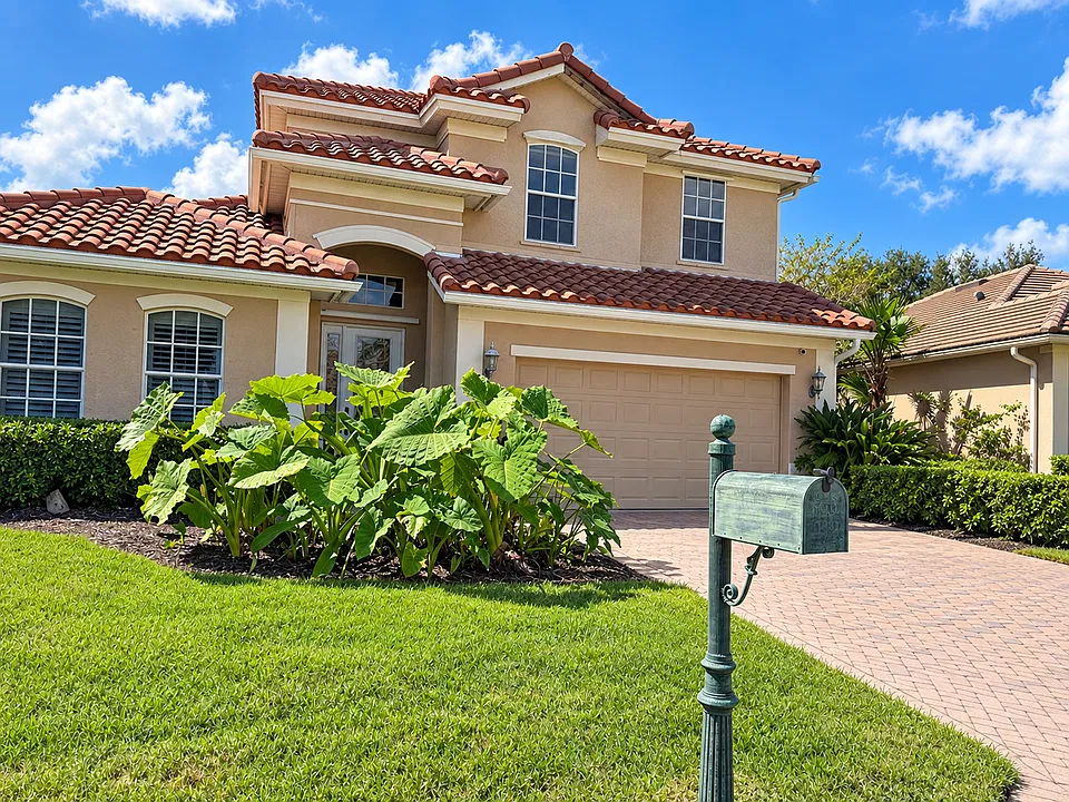 13332 Golf Pointe Dr