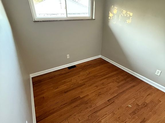 3rd image of 2165 Woodmere Ct