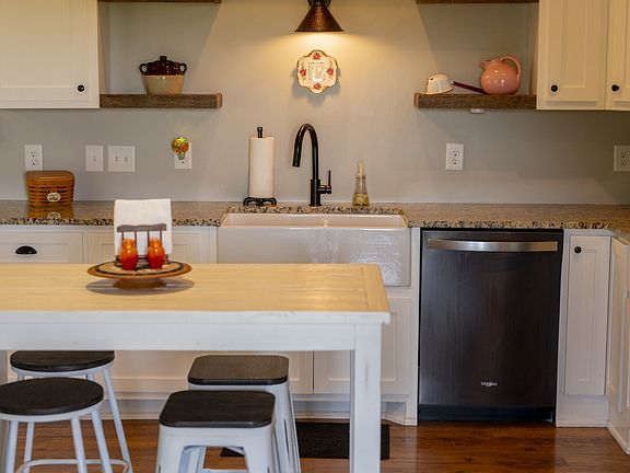 11th image of 3210 Morel Rd