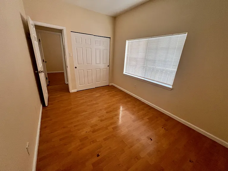 22970 Sutro St — Photo 10