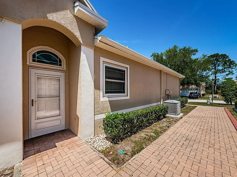 2624 Tottenham Dr — Photo 3