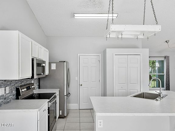 3rd image of 2713 Needle Palm Dr