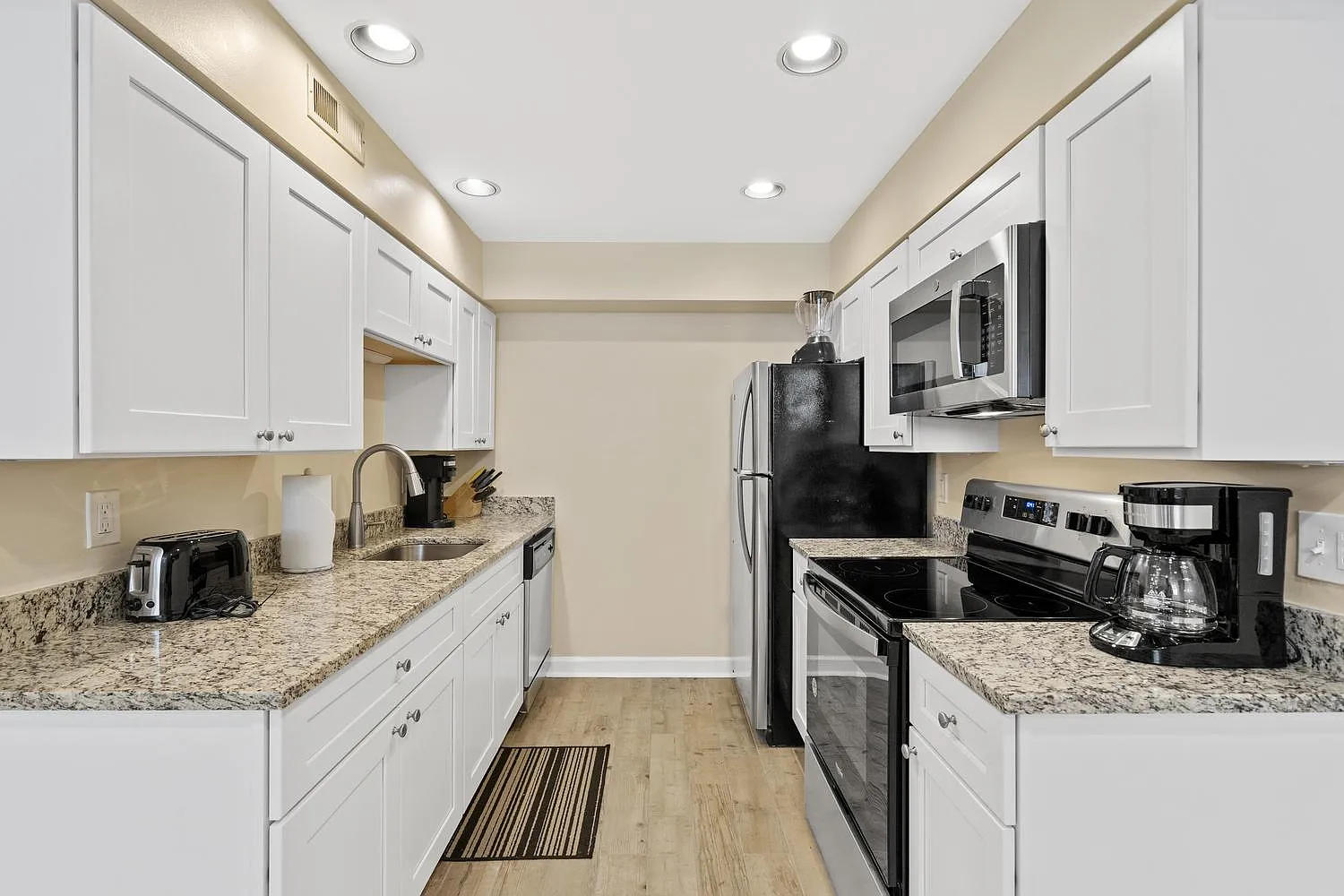 2 bed, 1.5 bath, 950 sqft, $3,780 — Photo 4
