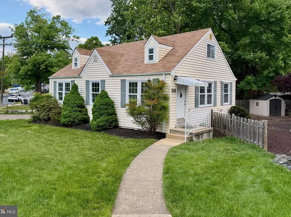 6936 Regent Ln, Falls Church, VA 22042