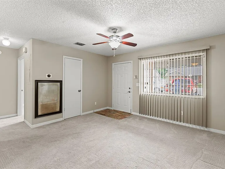 1022 Disston Ave — Photo 2