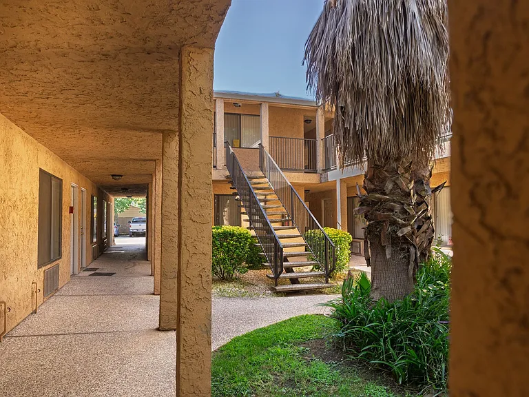 Joshua Tree Apartments — Photo 8