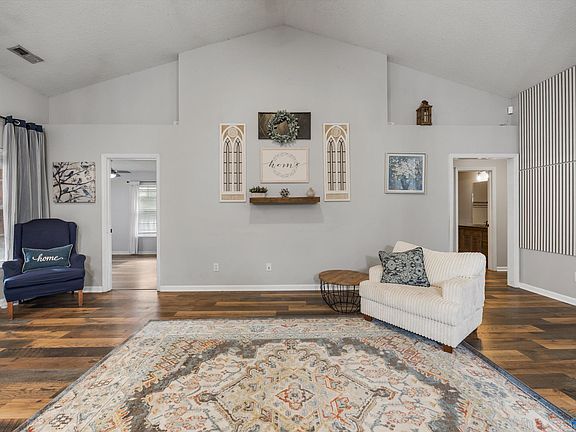 5th image of 241 Shortleaf Ln