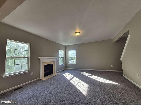 4th image of 8 Locust Ln