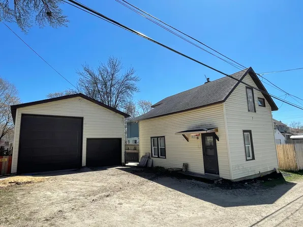 225 11th Ave NE, Rochester, MN 55906