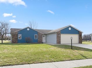 2424 Cloverfield Ct, Fort Wayne, IN 46808