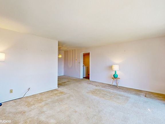 5th image of 32 N Salem Dr #0