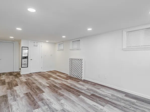 232 Pearsall Avenue image 18 of 20