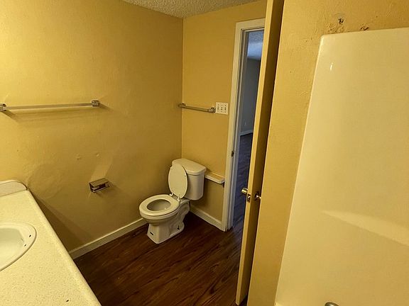 3rd image of 2201 Woodlawn Dr