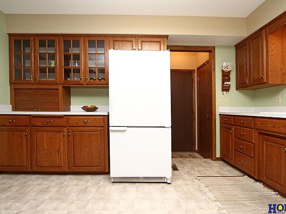 3rd image of 14630 Eastbourne St