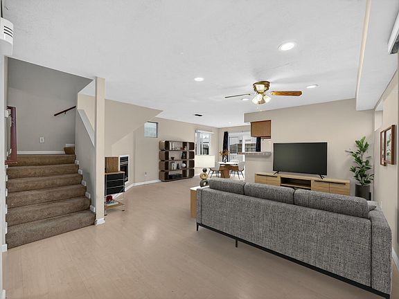 3rd image of 525 Samuel Way