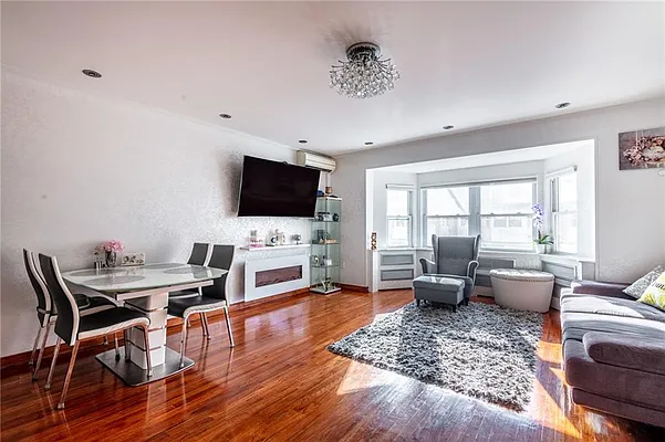 Sold by Remax Edge | media 2