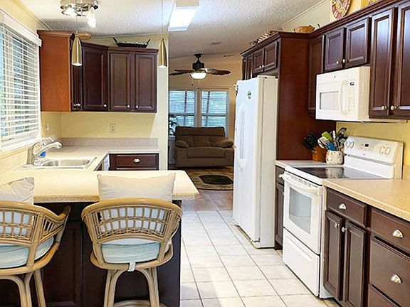 4th image of 25633 Redblush Cir #L-106