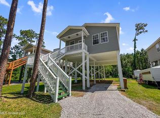 217 Walthall St, Pass Christian, MS 39571