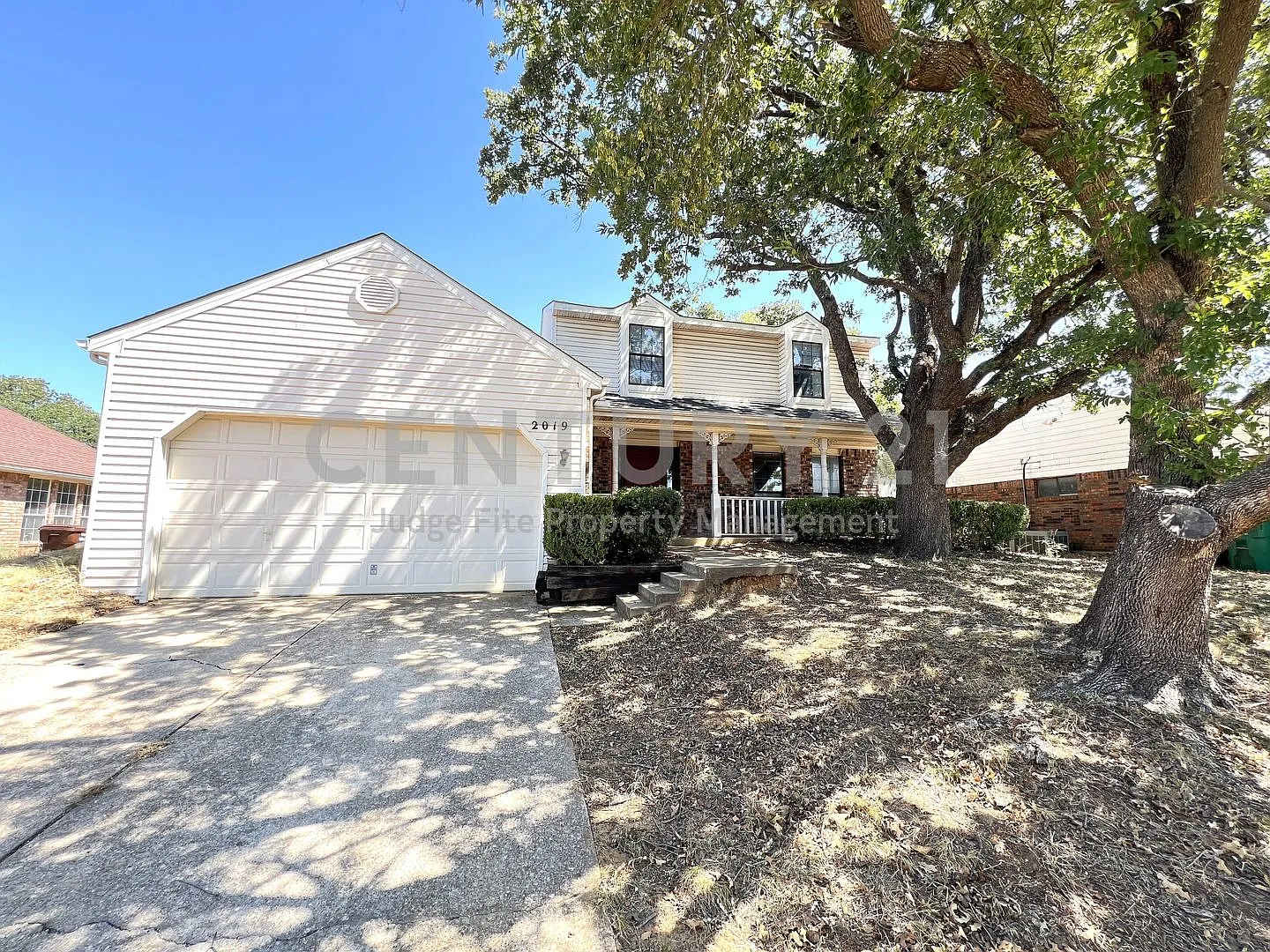 Nice 2-Story 3/2.5/2 in North Denton For Rent! — Photo 1