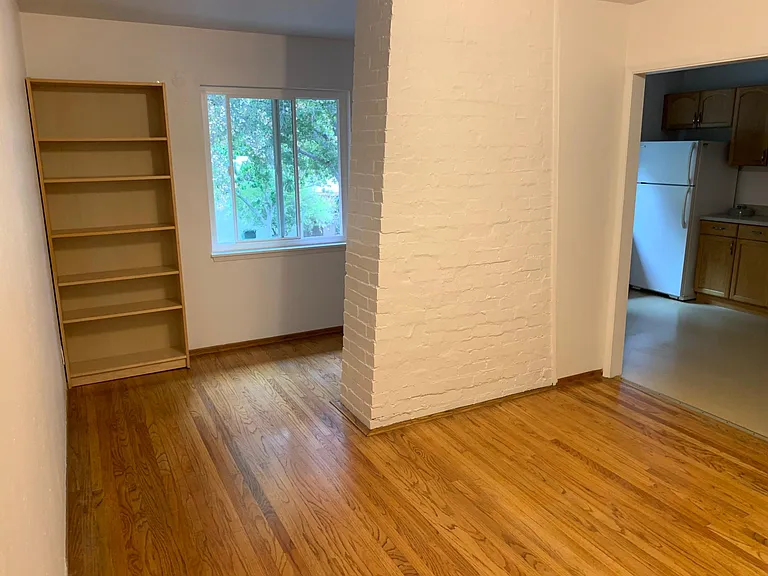 Lincoln Ave — Photo 12