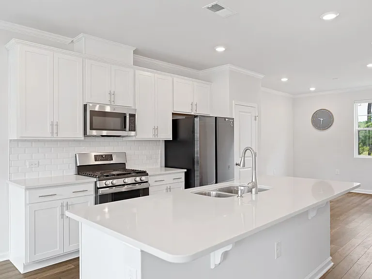 1090 Shoreside Dr — Photo 3