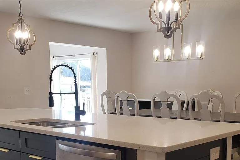 404 King Louis Ct — Photo 5