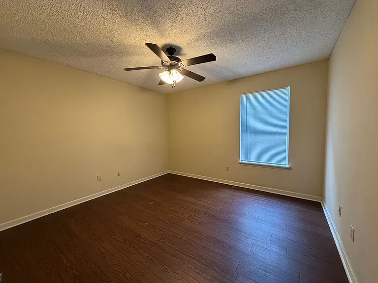 332 W Glenn Ave — Photo 4