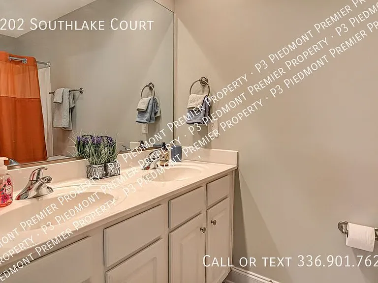1202 Southlake Ct — Photo 5