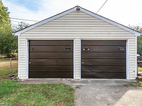 5th image of 422 Penley Ave