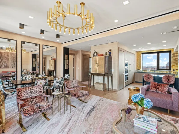 200 East 21st Street image 3 of 21