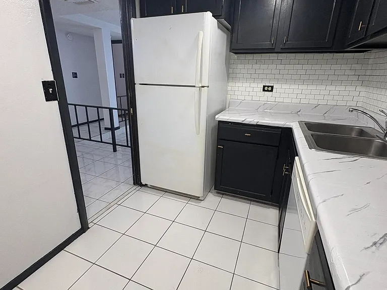3660 Inverrary Dr #1B — Photo 5