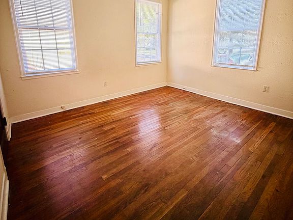 4th image of 2500 Louisiana Ave