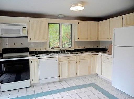 4th image of 64 Birch St