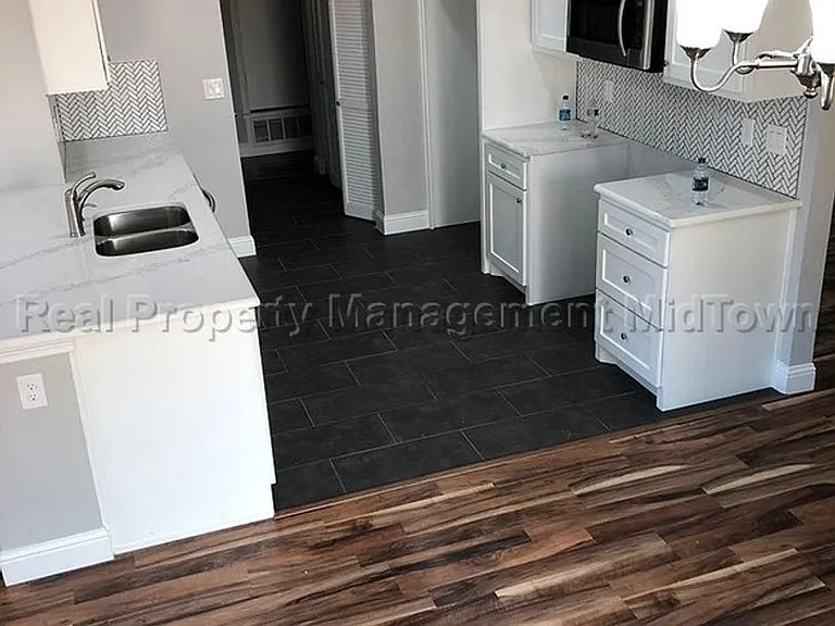 2325 Warwick Ave — Photo 14