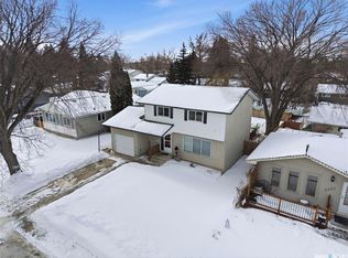 2349 Easthill, Saskatoon, SK S7J 3E4