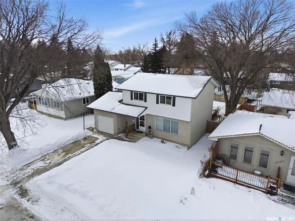 2349 Easthill, Saskatoon, SK S7J 3E4