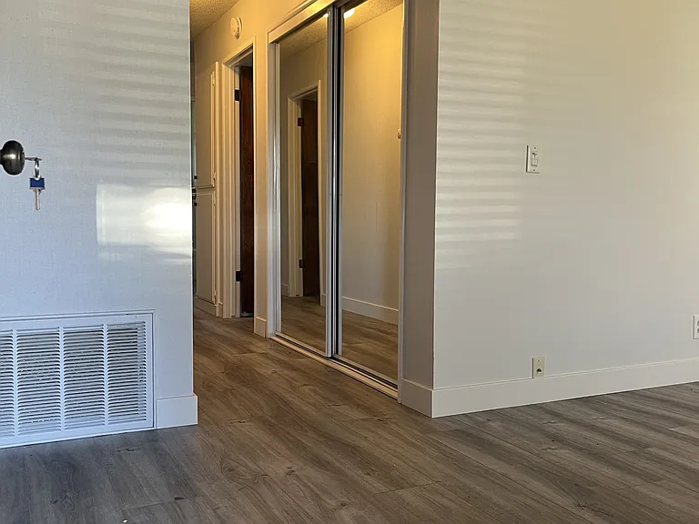 1094 Tara Ct — Photo 3